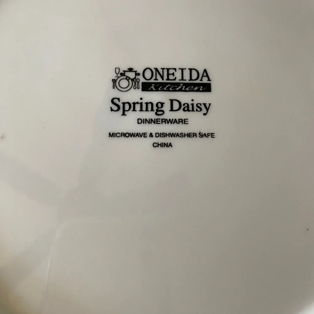 Oneida Spring Daisy Ceramic Serving Dish - Picture 5 of 5